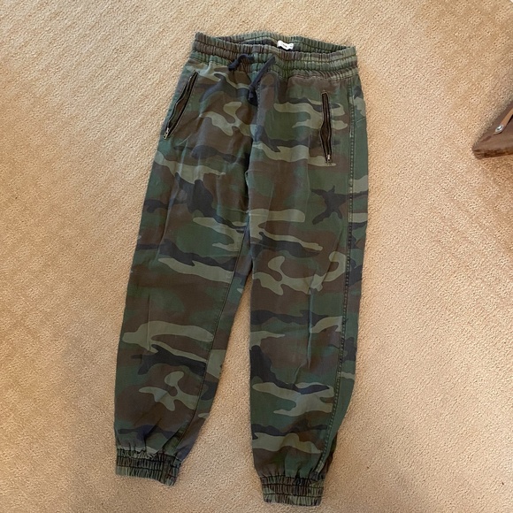 TNA Camo Joggers - Picture 1 of 4